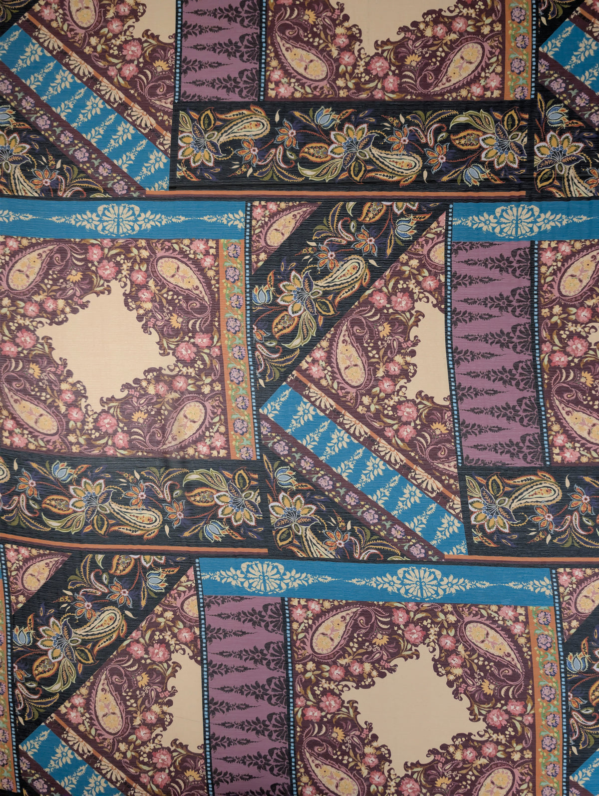 Voile crêpe de viscose, patchwork cachemire et fleuri bohème 4 [blankastock:8edf196e-4d68-49c5-9451-a941b91cf20d]