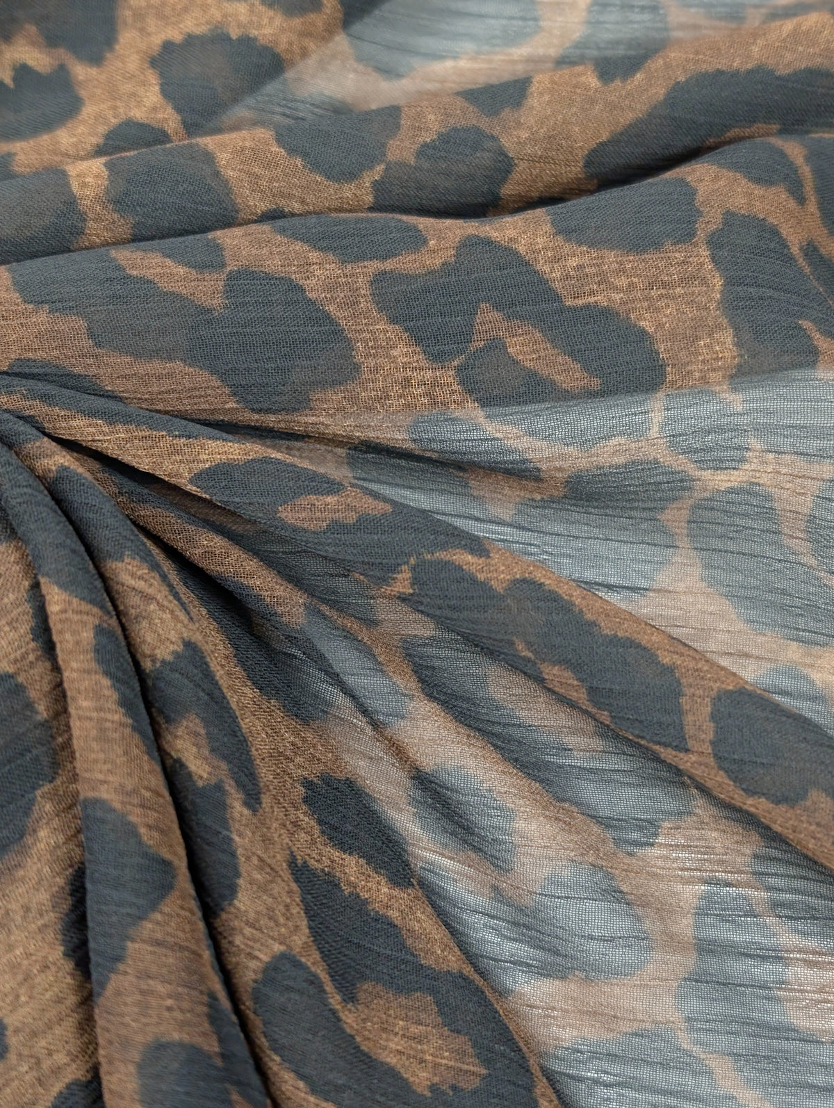 Voile gaze de viscose, motif léopard marron et noir 3 [blankastock:069f769e-fded-4885-93a6-c09ad217c482]