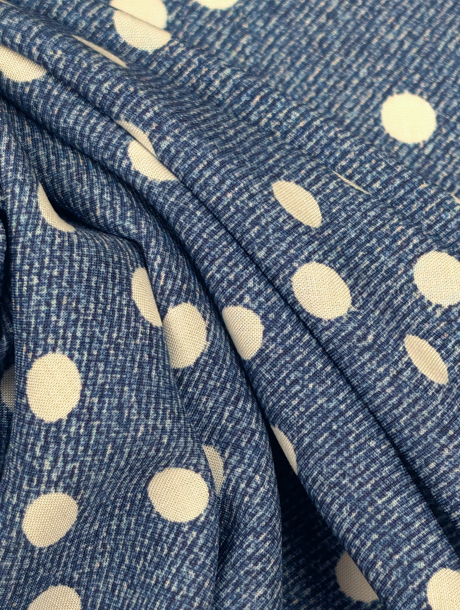Batiste de viscose Ecovero, petits pois blancs sur bleu jean 3 [blankastock:0f717b50-a702-4a94-960c-2164255ee743]