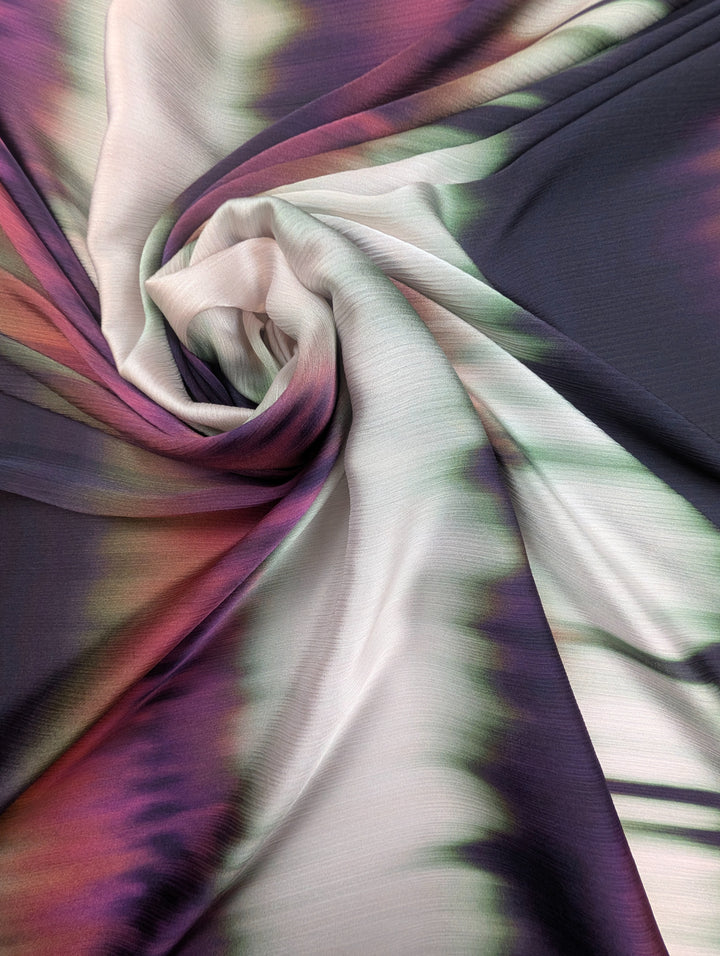 Cetim plissado, tie &amp; dye em tons de malva 1 [blankastock:ee84e32a-2a72-43d5-9595-ec39cb8c37f8]