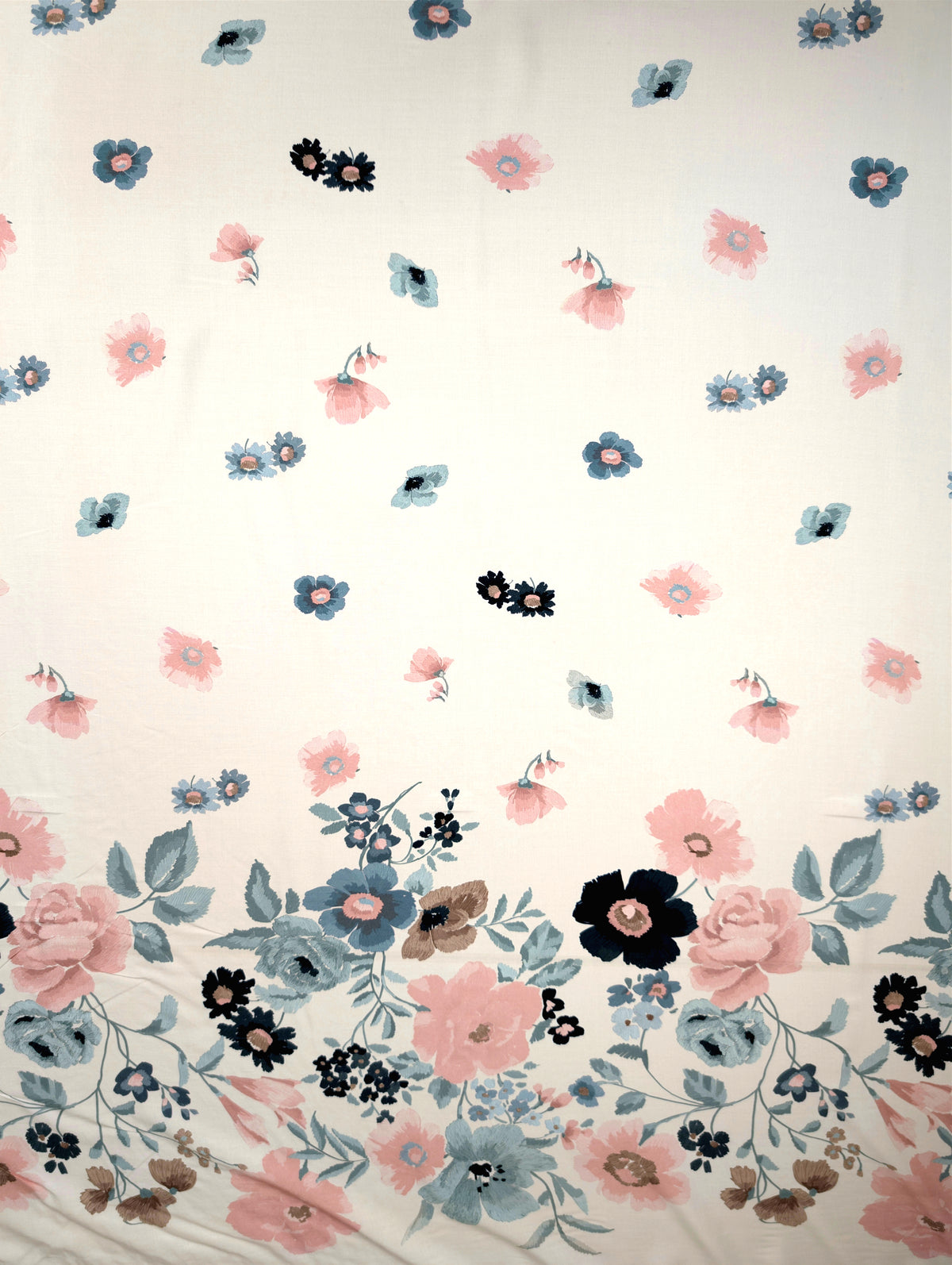 Javanaise de viscose, motif fleuri à embase rose et bleue 4 [blankastock:814cd23f-3feb-44b0-9073-b6fc799354da]