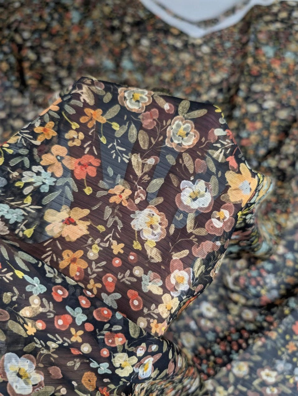 Voile polyester plissé motif floral 3