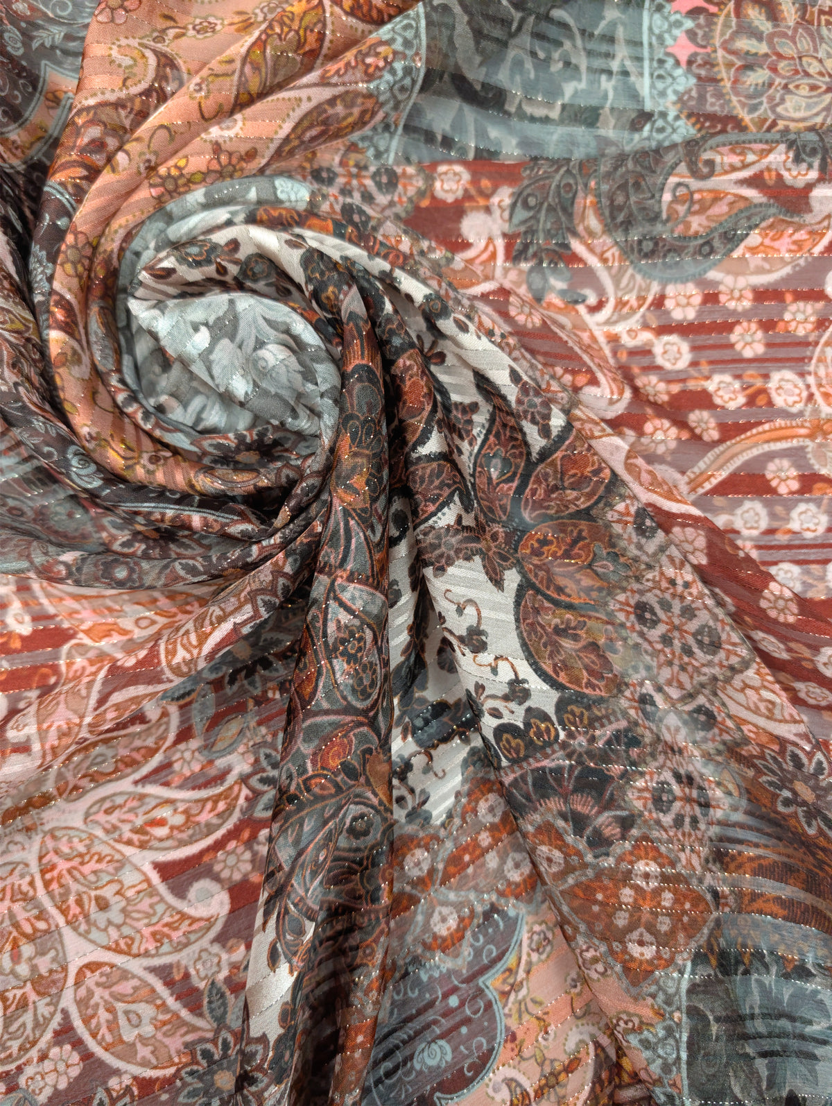 Voile crêpe de viscose, motif cachemire bohème multicolore 1 [blankastock:847e53fc-173e-4fd4-9e1c-2c1e3eebfaf2]