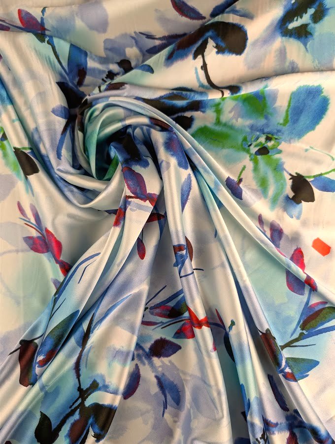 Satin de viscose léger motif fleuri romantique 1