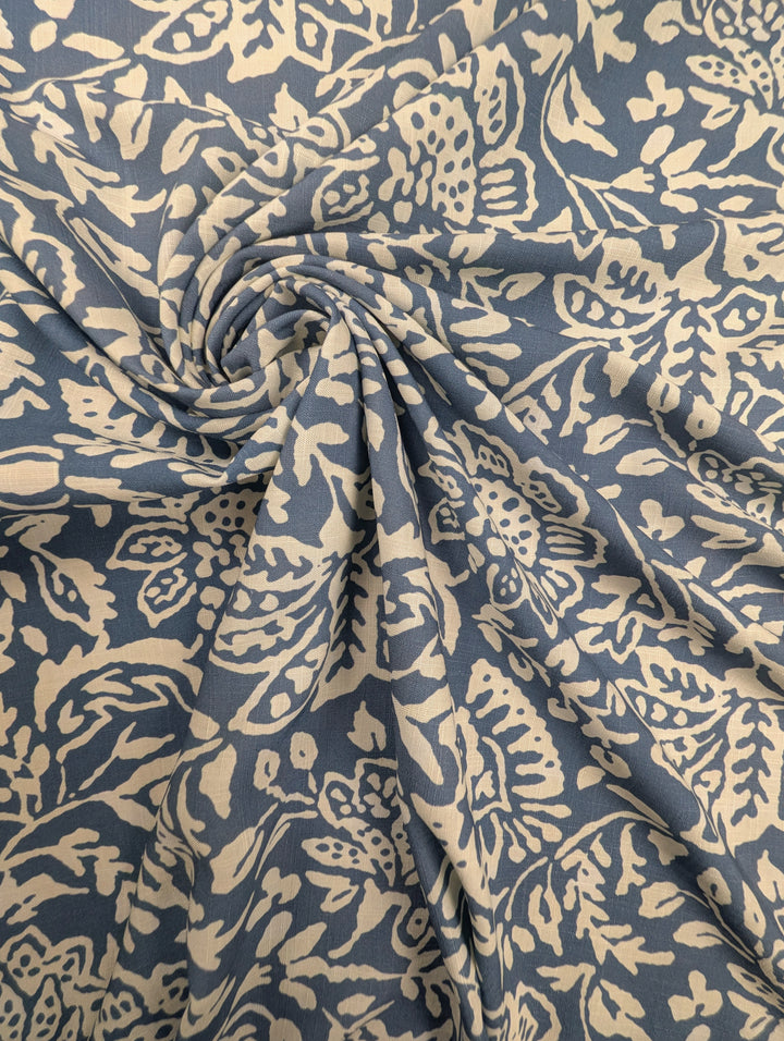 Viscose leve com efeito de linho, padrão floral boémio em azul e bege 1 [blankastock:1a3895b7-c6ed-4a22-bb19-eab81b8b2c8f]