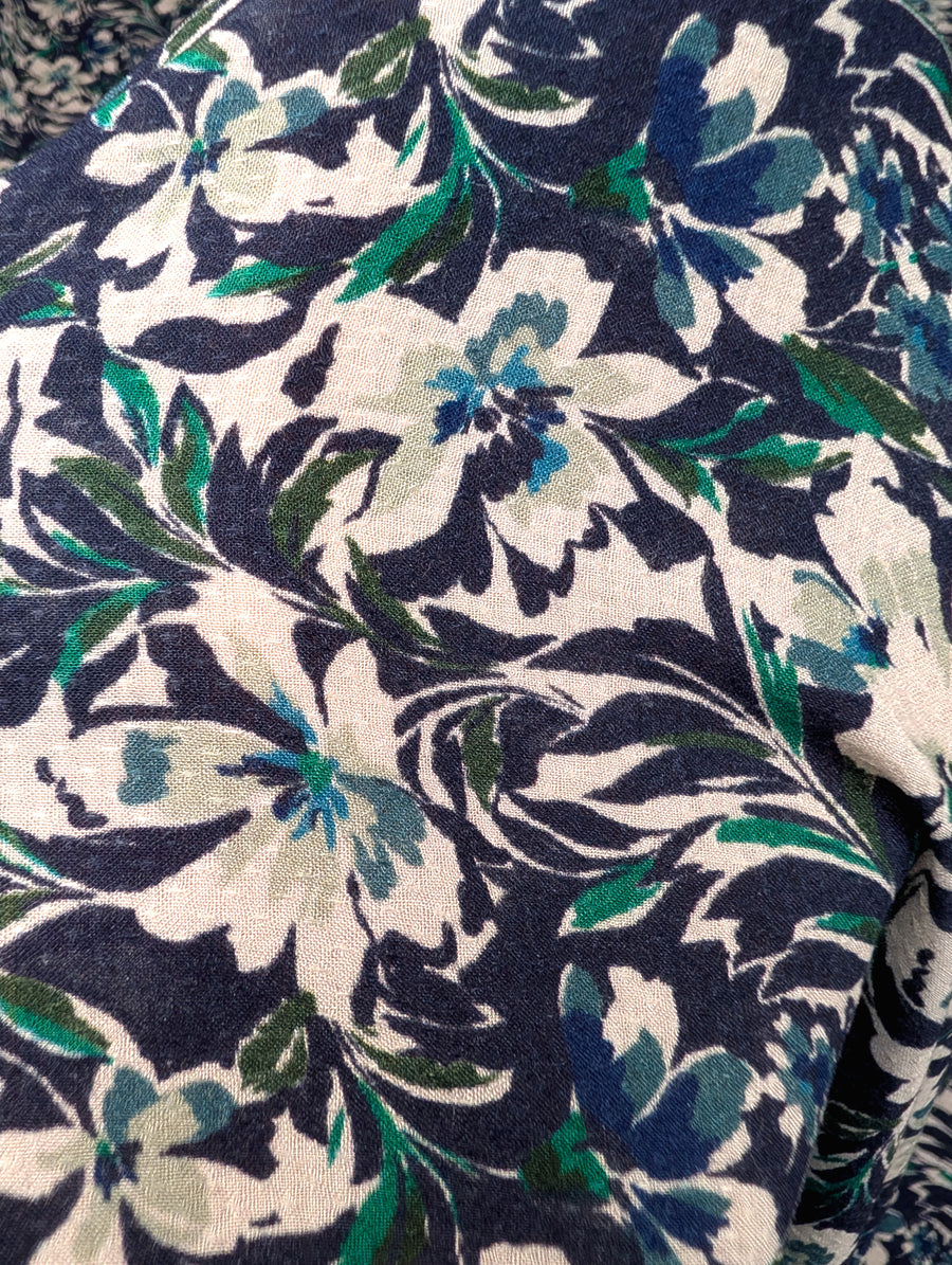 Batiste damassée de viscose, fleurs et feuillage bleu-vert 3 [blankastock:85b8a3d1-ea44-4b78-b7e5-10b93f194a85]