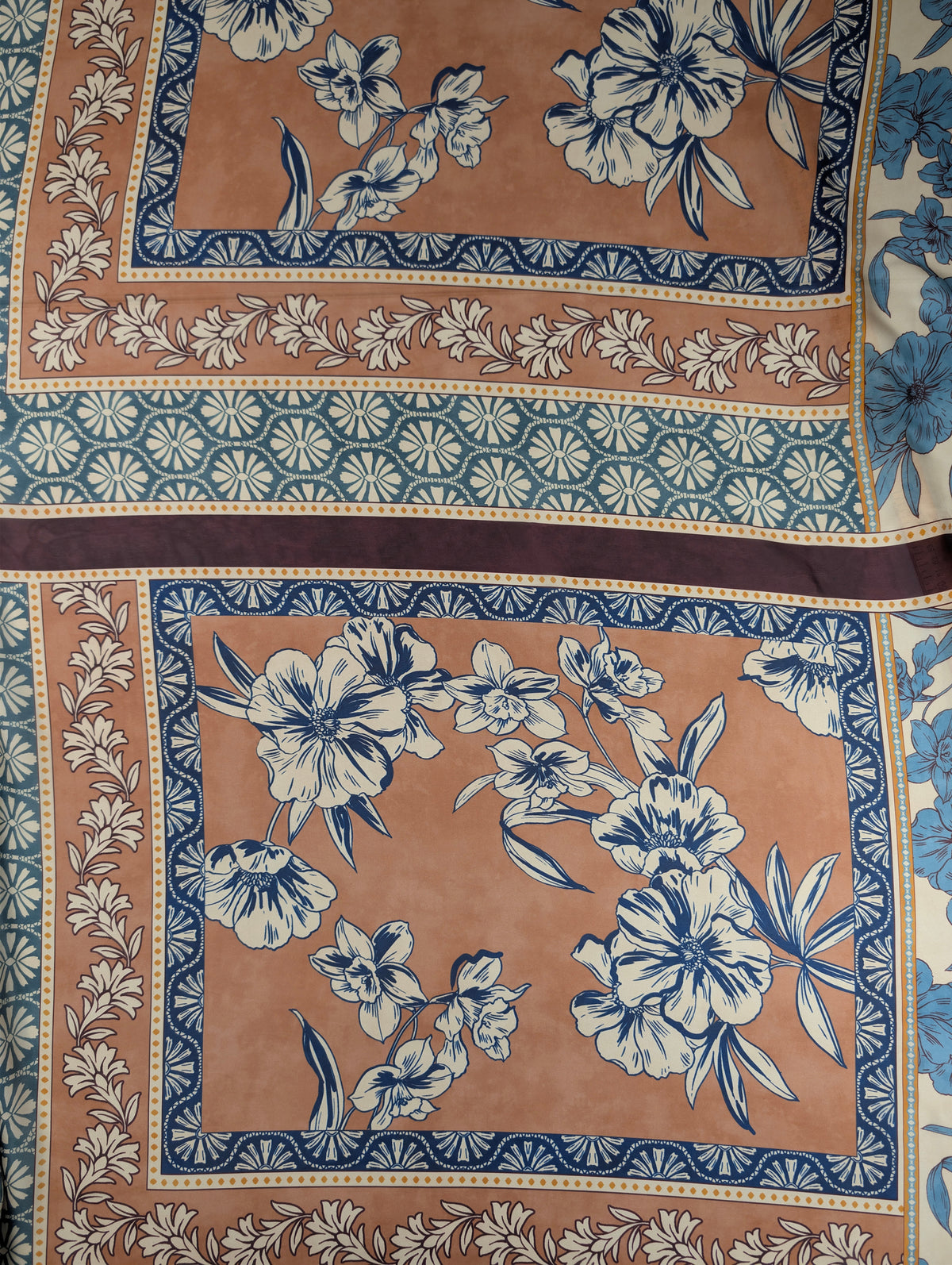 Mousseline satin de polyester, motif fleuri géométrique multicolore 3 [blankastock:6d5f5be1-0d76-4e05-9306-4c208dbdda16]