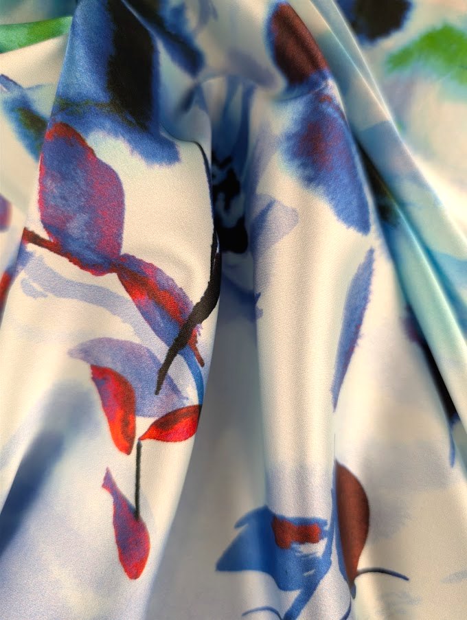 Satin de viscose léger motif fleuri romantique 3