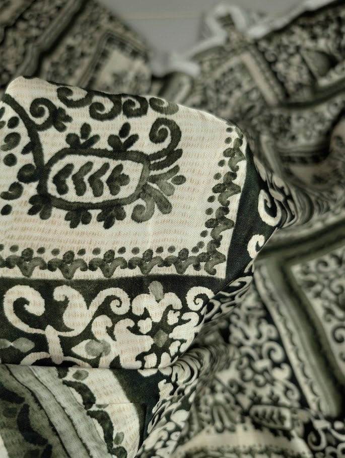Satin polyester léger motif patchwork vert 3