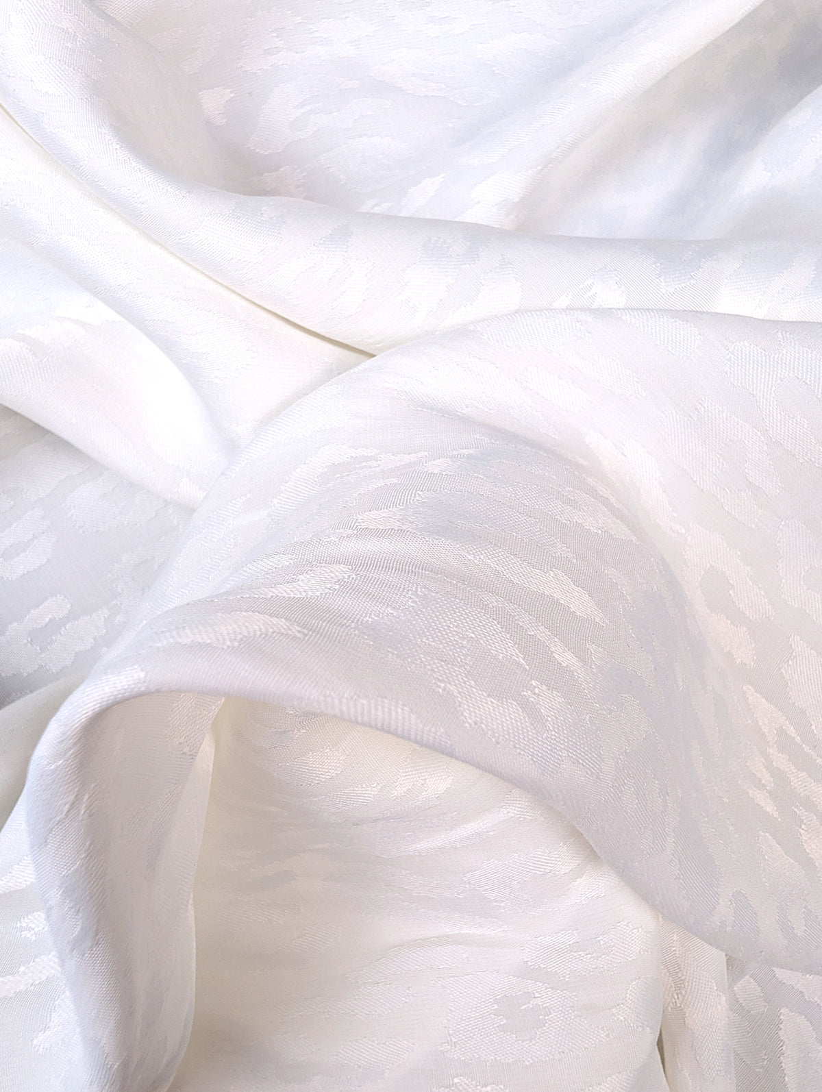 Jacquard de viscose satiné, motif léopard blanc 3 [blankastock:274a656a-2945-49d9-91d0-31609b483a36]