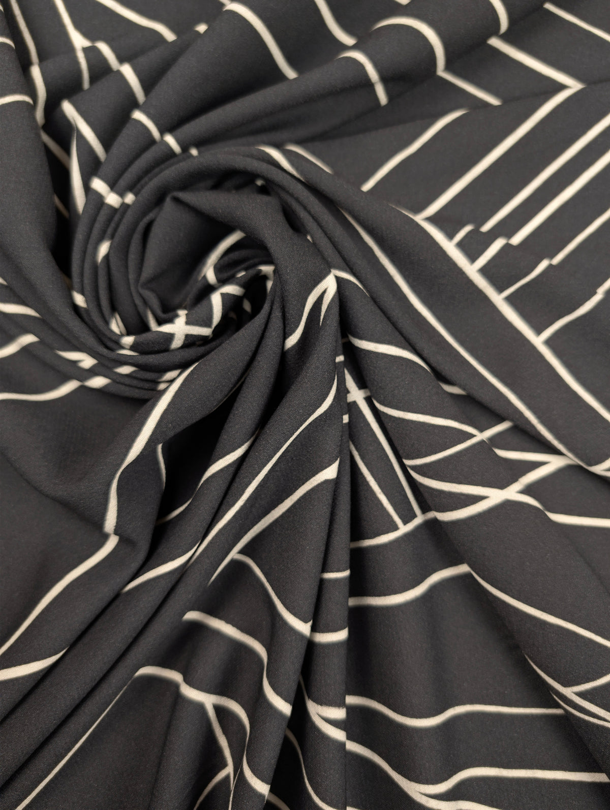 Crêpe de polyester léger, motif géométrique noir et blanc 1 [blankastock:833def0a-26e0-462d-88e6-9ccbe14bb33f]