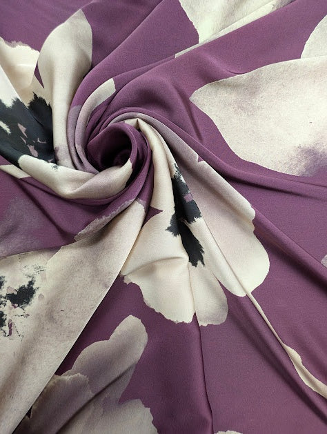 Cetim de viscose, padrão floral romântico em roxo 1 [blankastock:7655b7af-9155-44dd-8928-0112dbdf5412]