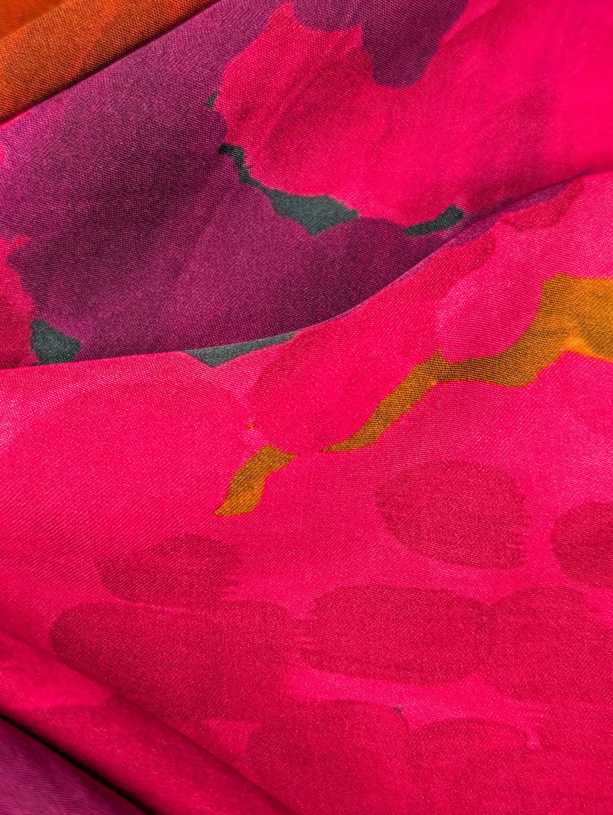 Satin de viscose léger, grandes fleurs abstraites rétro (léger défaut d’aspect) 5 [blankastock:088d8342-6eac-4c6b-a097-4a1b63733f7b]