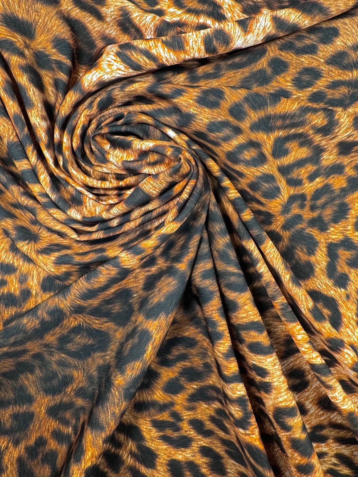 Crêpe polyester motif léopard 1