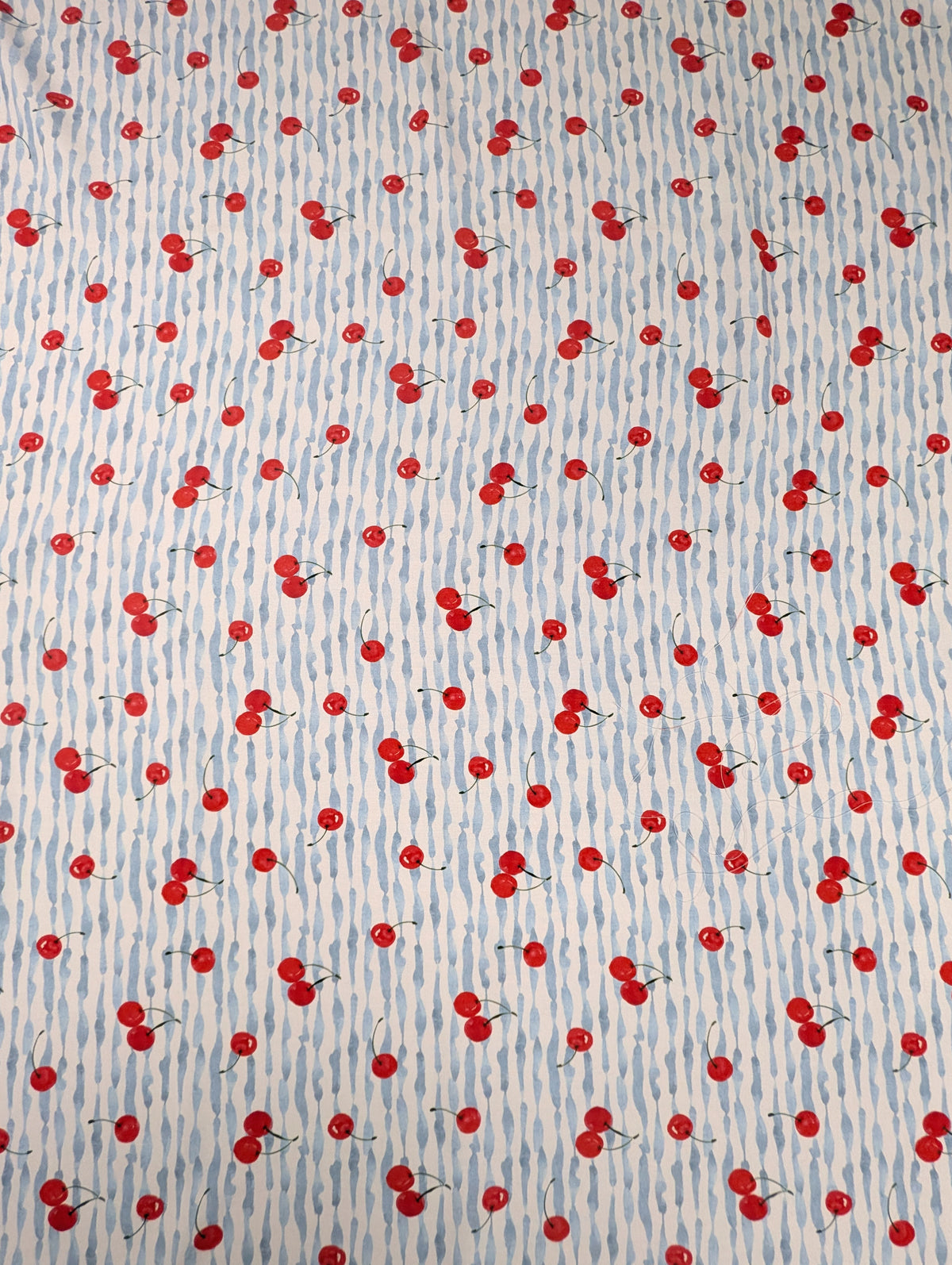 Viscose fluide, cerises rouges et rayures ondulées 4 [blankastock:2c82292e-d43e-4aca-b66f-71ba270f9423]