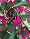 Viscose fluida, padrão tropical gráfico verde e rosa 1 [blankastock:f5c0b511-29db-4126-b4be-a13f1b04b6ee]