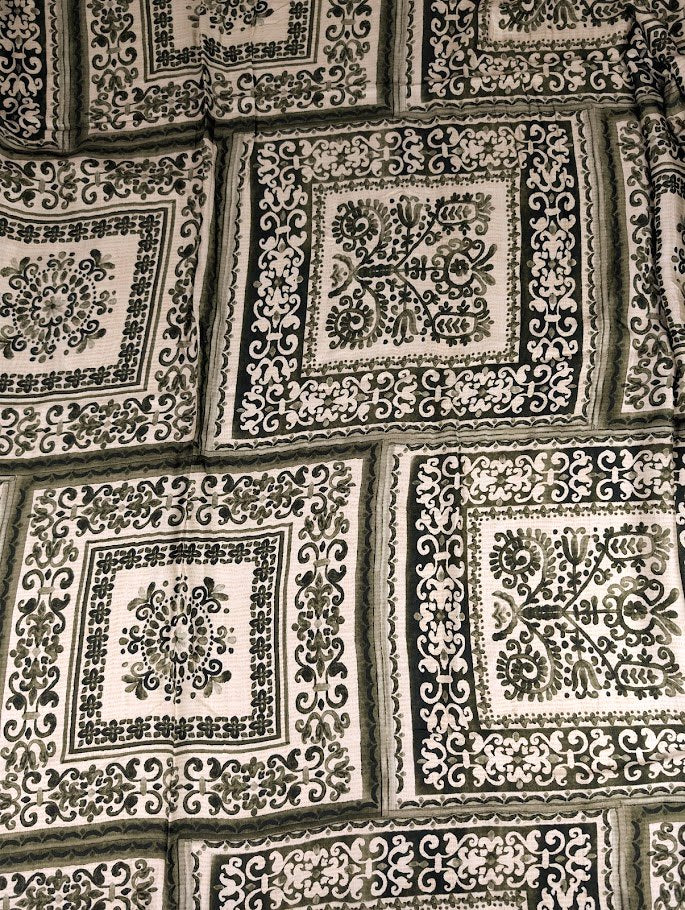 Satin polyester léger motif patchwork vert 4