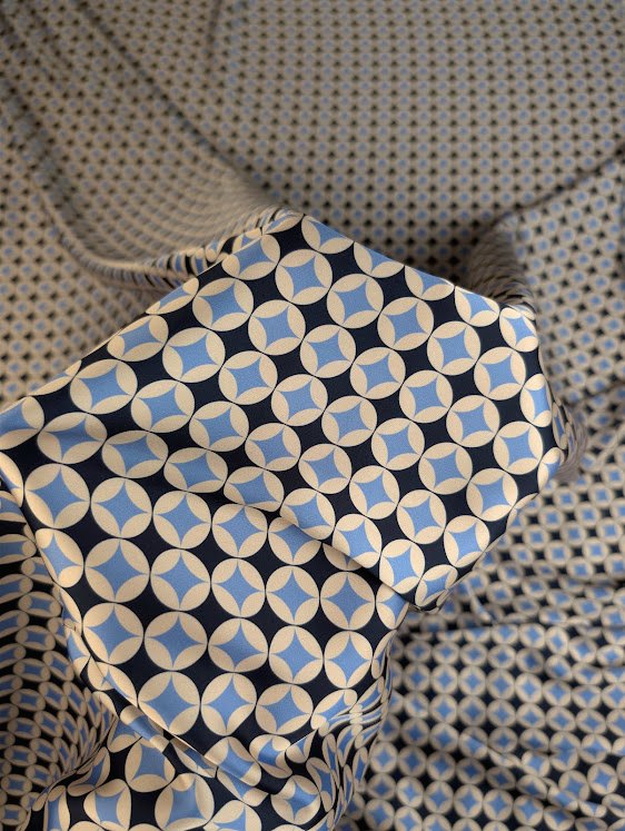 Satin polyester motif graphique géométrique 3