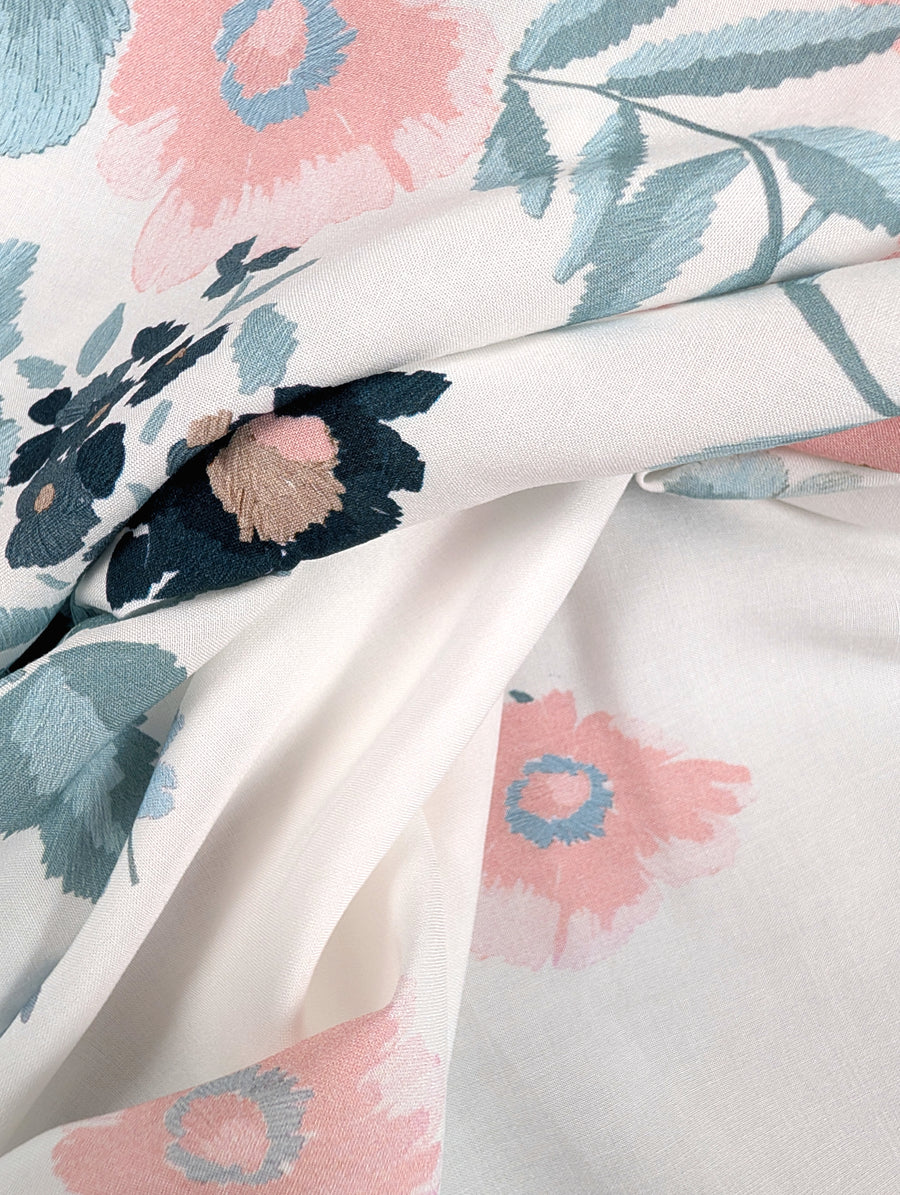 Javanaise de viscose, motif fleuri à embase rose et bleue 3 [blankastock:d69002d5-0a0a-4a0e-91e5-d073431f2c2e]