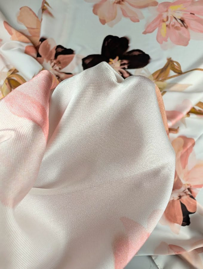 Sergé satiné épais motif fleuri romantique 4