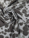 Satin de viscose léger, motif animalier abstrait gris et noir 1 [blankastock:2f789c5b-8981-454c-939e-f9f818e31f11]