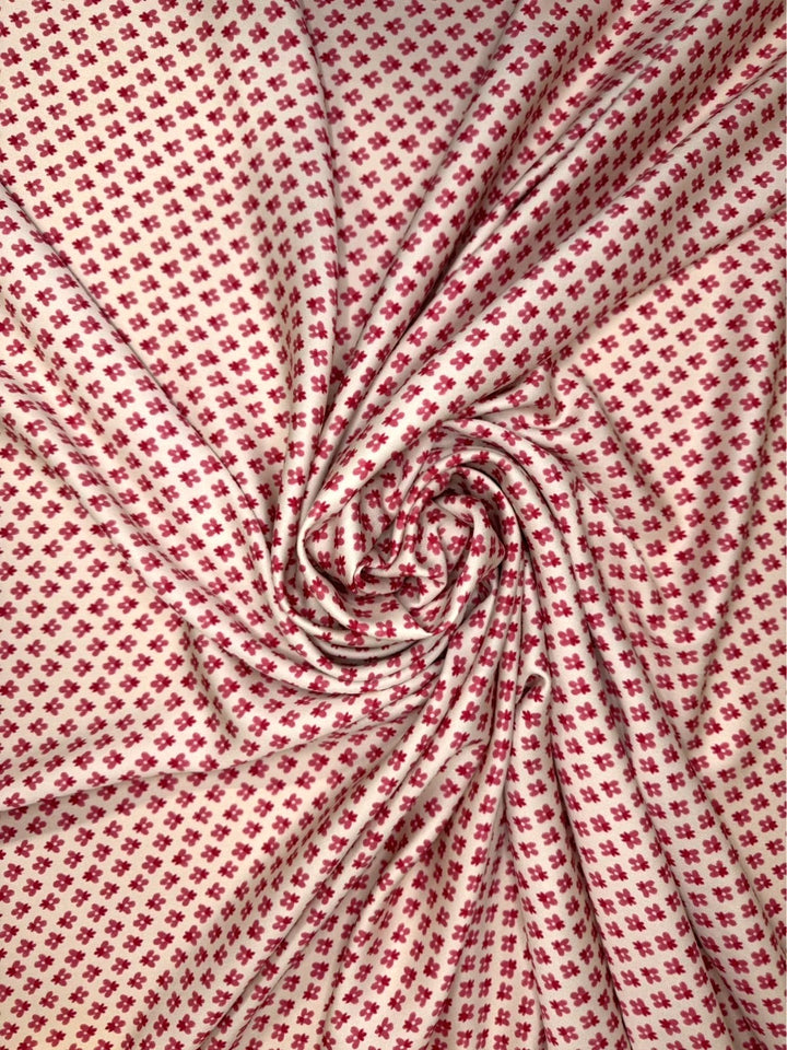 Tecido de viscose em sarja com padrão gráfico vermelho 1