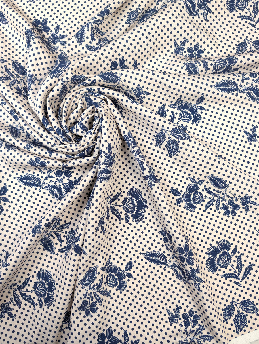 Viscose légere à effet froissé, fleurs et pois bleu marine sur écru 1 [blankastock:91f26df6-550d-4a5e-ab05-15130cd37297]