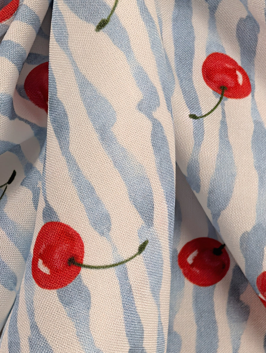 Viscose fluide, cerises rouges et rayures ondulées 5 [blankastock:77635da6-b5b5-4d62-a67a-5c8e443e2e49]