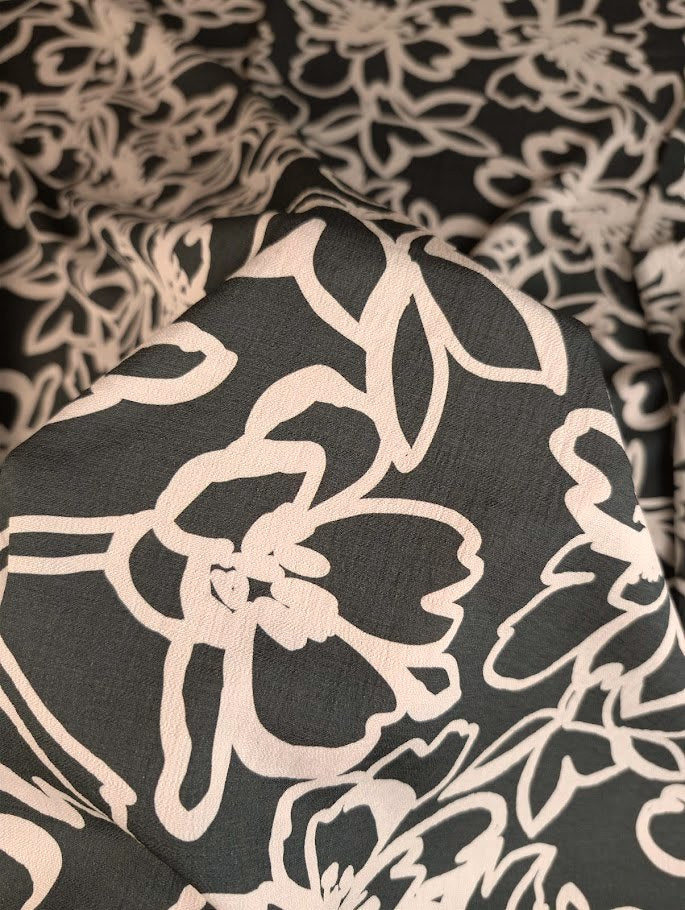 Crêpe viscose motif fleuri graphique 3