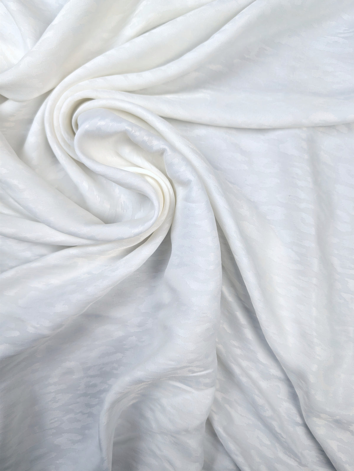Jacquard de viscose satiné, motif léopard blanc 1 [blankastock:d4f2e6d0-bbdb-4379-8a97-94630a282f2d]