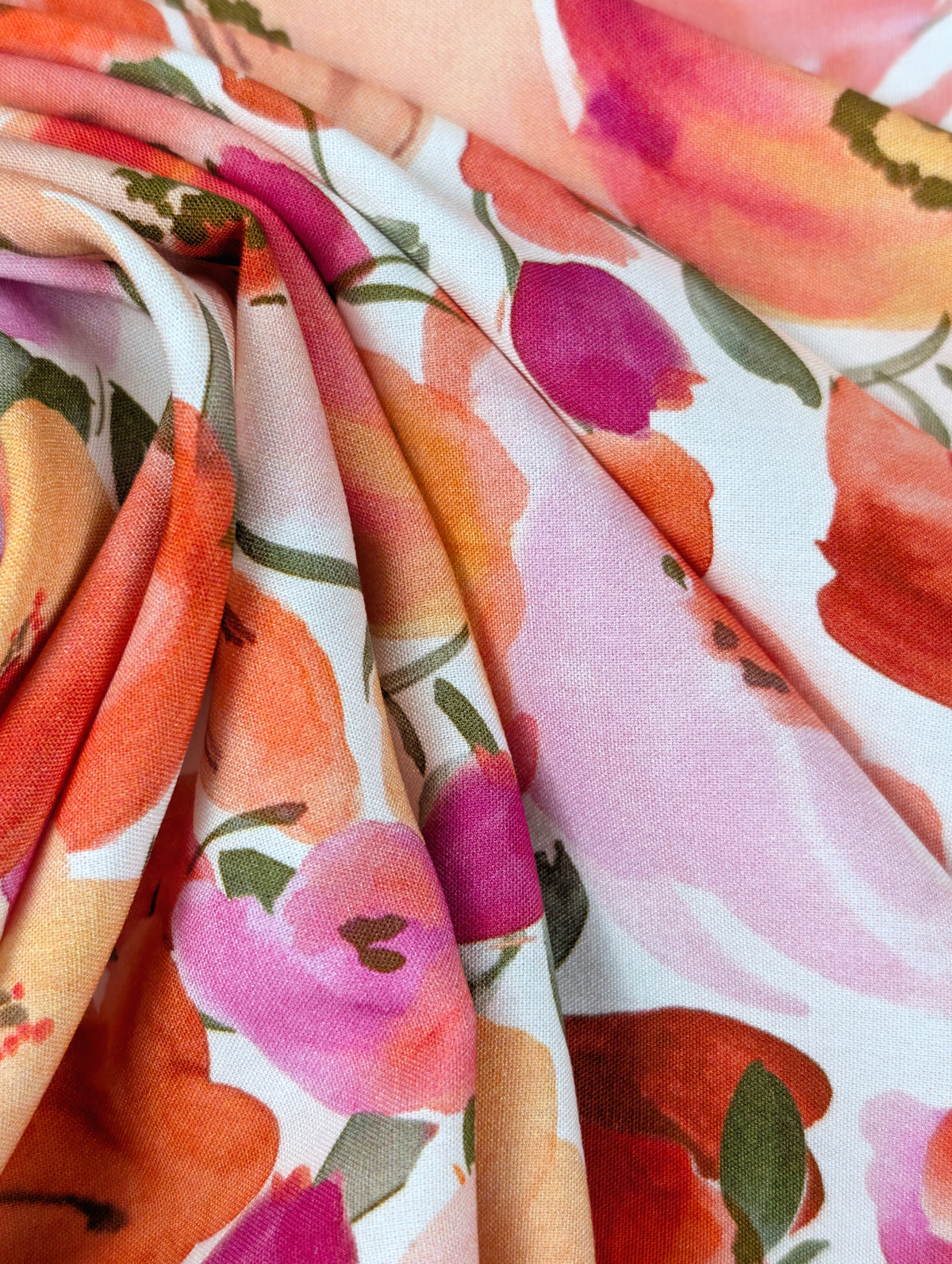 Viscose Ecovero, grandes fleurs romantiques multicolores 3 [blankastock:0d671fe7-38a5-46a5-92b7-795cb381059b]