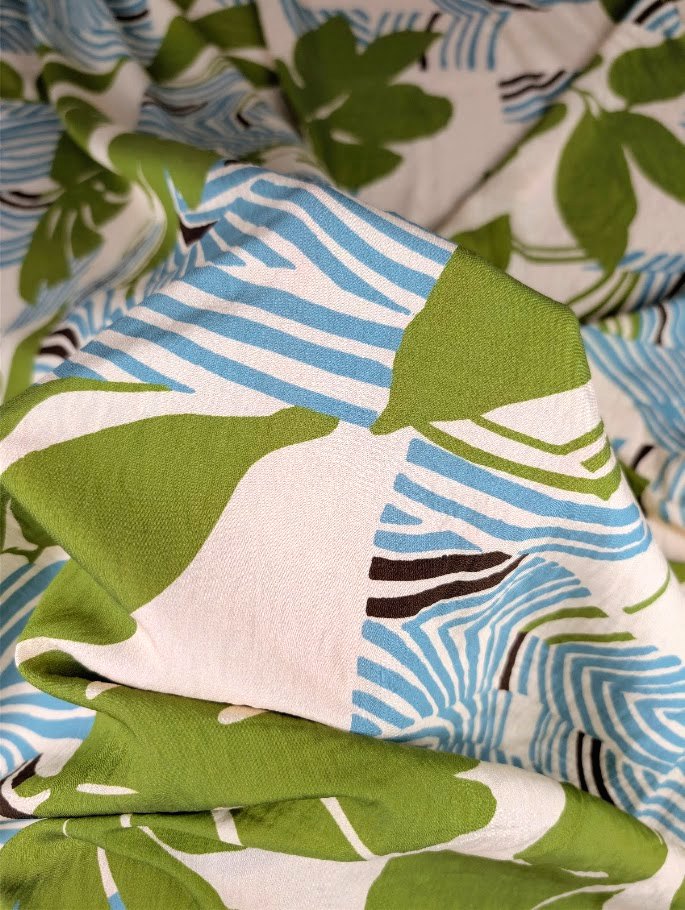 Graphic tropical print crinkle-effect viscose 3
