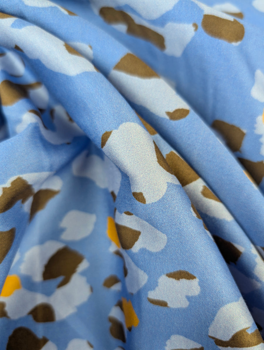 Satin de coton, motif animalier abstrait bleu 5 [blankastock:360b3bf2-cf77-4de9-af94-691797d87374]