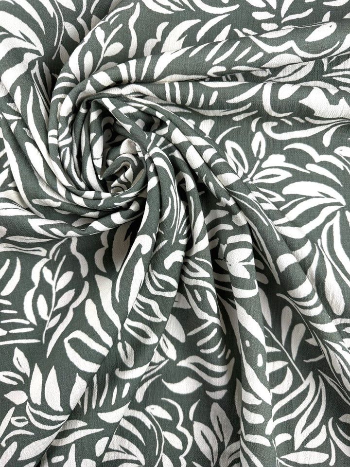 Crepe de viscose e poliamida com padrão de folhagem 1