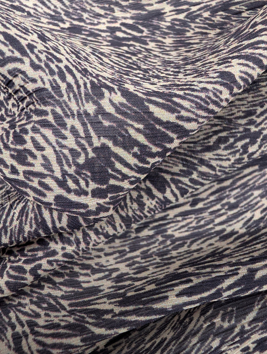 Voile gaze de viscose, motif animalier abstrait écru et noir 4 [blankastock:2238fcfa-97f8-4abe-9f16-3d362d20a1f3]