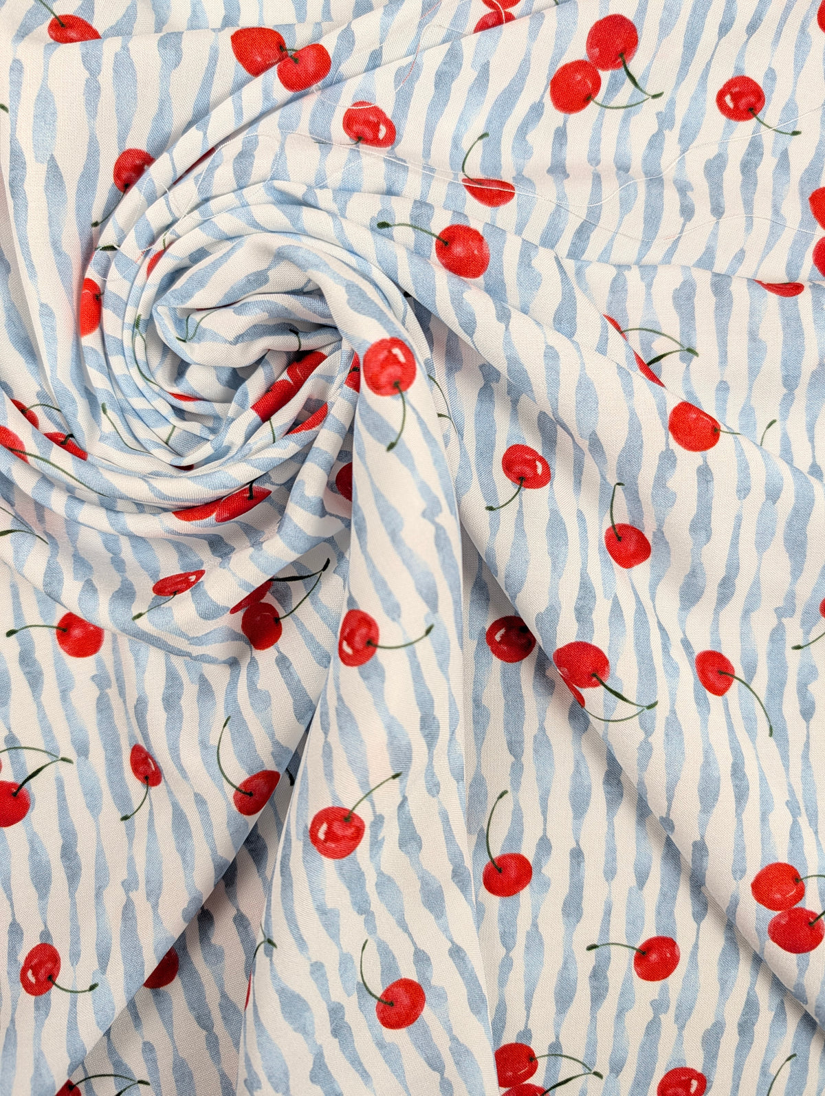 Viscose fluide, cerises rouges et rayures ondulées 1 [blankastock:6bb25aee-8ff3-4896-bb04-aa0fae0493e2]