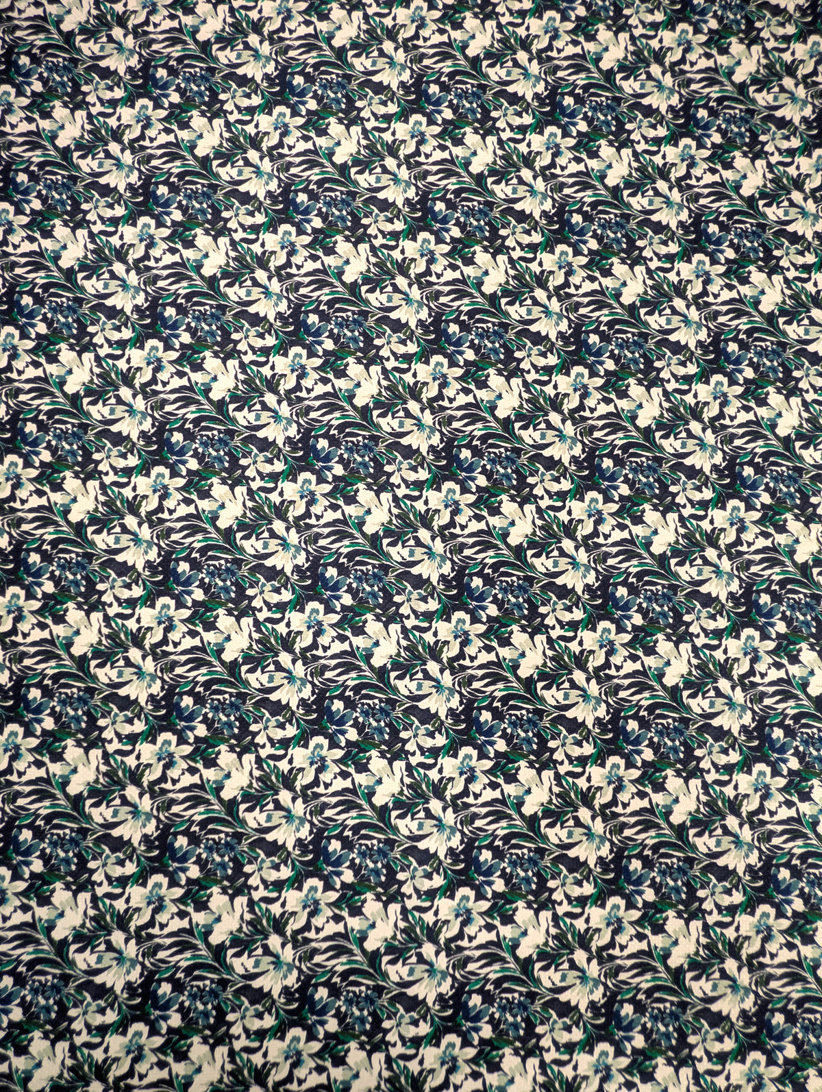 Batista damascada de viscose, com motivos florais e folhagem em azul-esverdeado 4 [blankastock:c0cf901c-8bb9-48be-90d5-a4430f310c2c]
