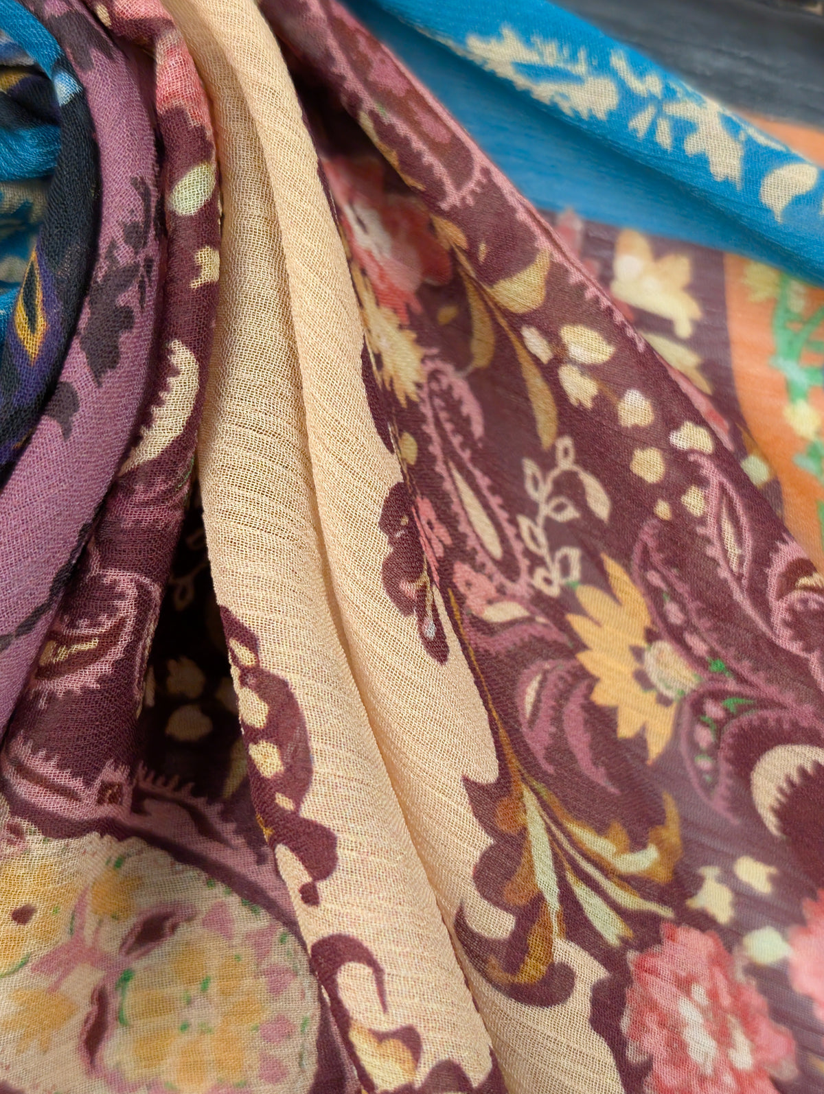 Voile crêpe de viscose, patchwork cachemire et fleuri bohème 3 [blankastock:5b43f3f6-9504-4bf2-95b1-24276f4f9efe]