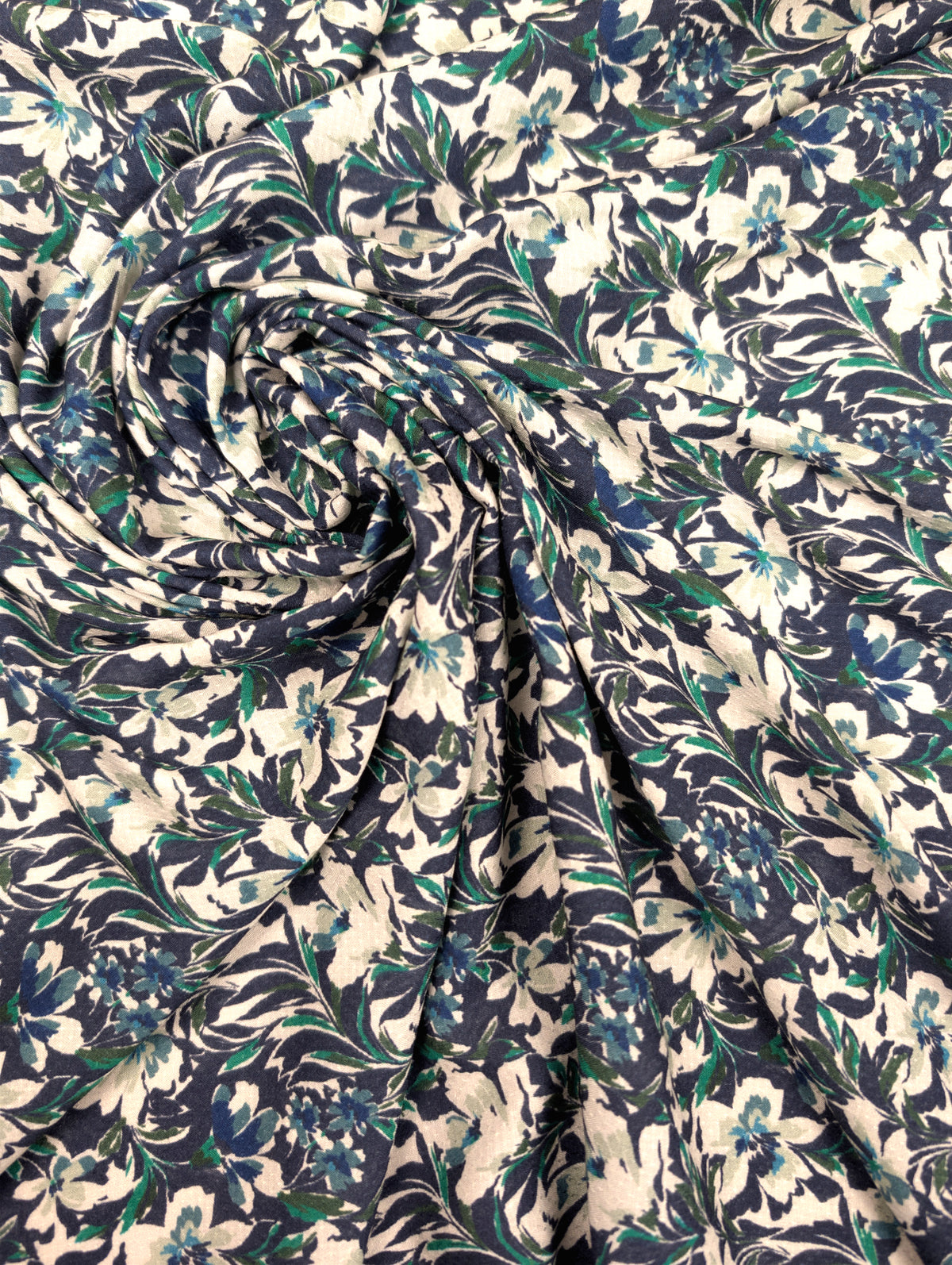 Batista damascada de viscose, com flores e folhagem azul-esverdeadas 1 [blankastock:a4949d57-f2e1-4da8-bf77-9d1b7c0d24ed]