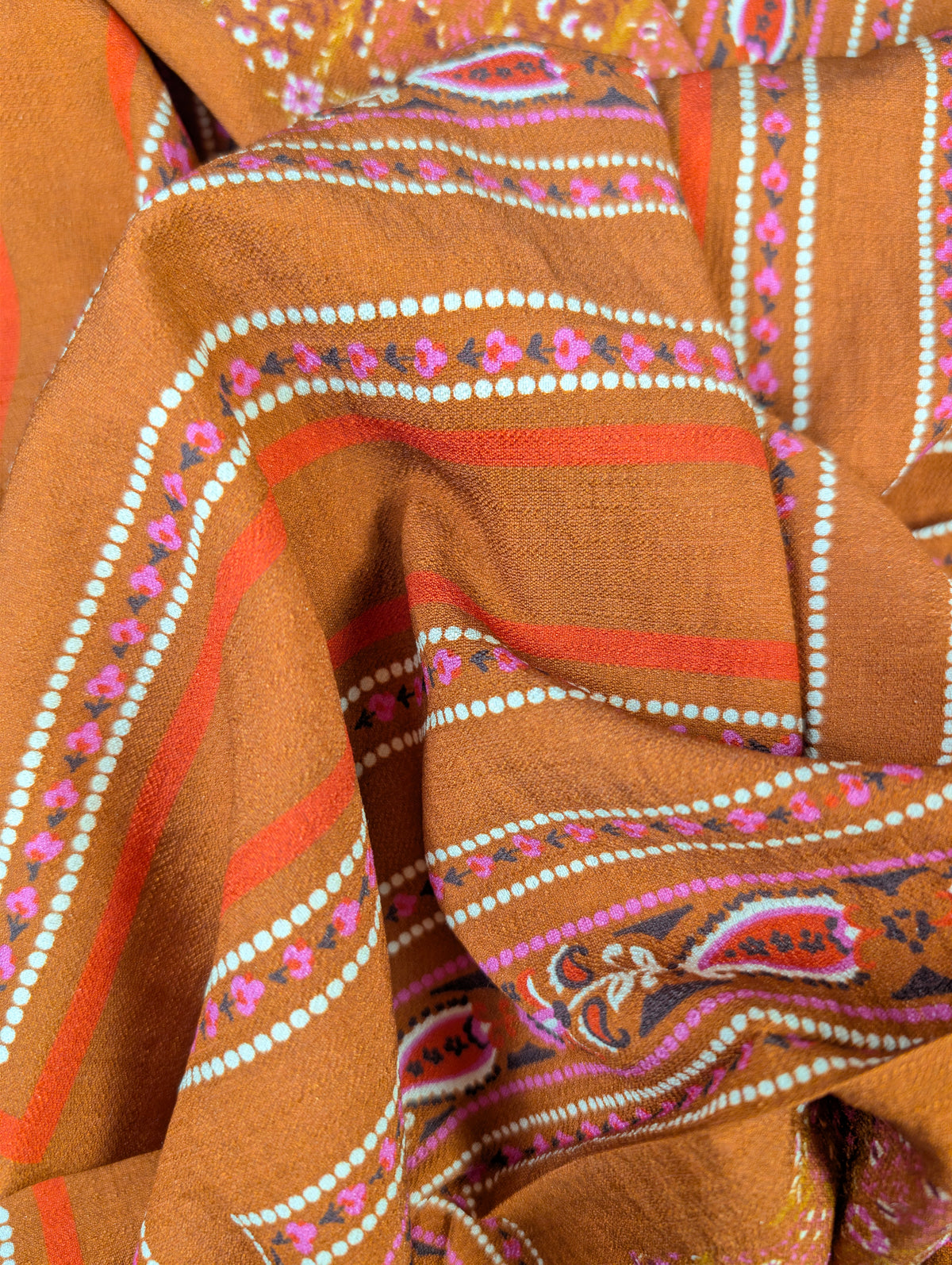 Crêpe de viscose texturé, motif cachemire géométrique marron 2 [blankastock:c616b9ce-5f1e-4993-add0-564508895cd5]