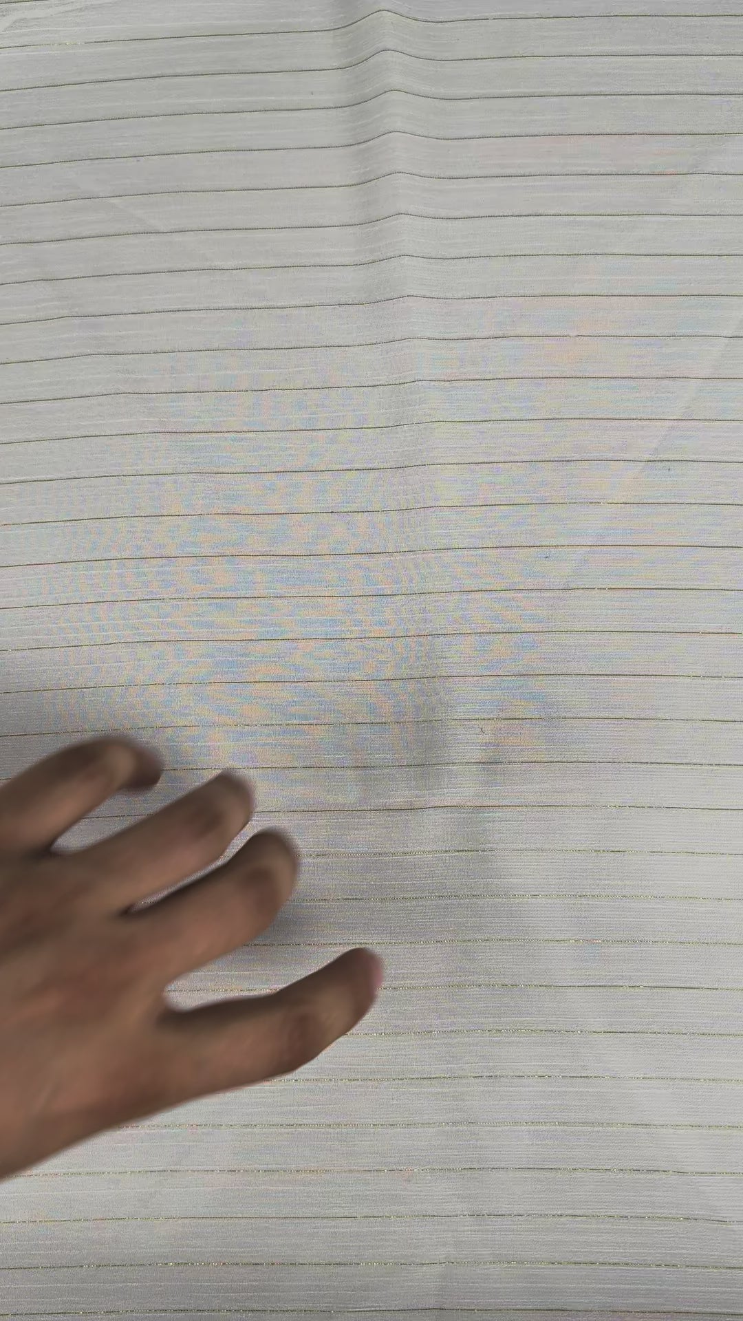 ZINIA - Voile de polyester lurex plissé - Nuances de blanc video 6