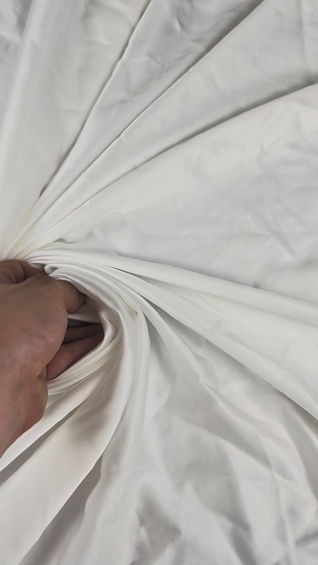 ELEN - Satin de viscose lourd video 5