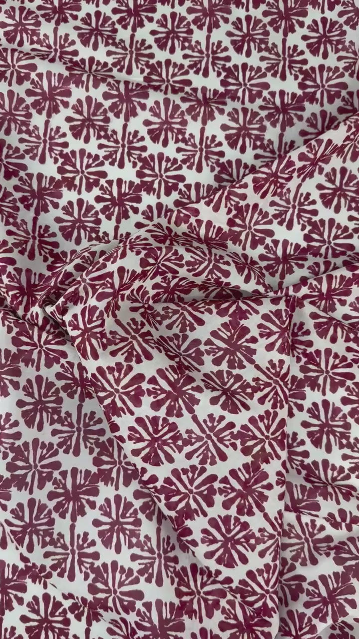 Batiste coton fleurie - Imprimé rouge video 5