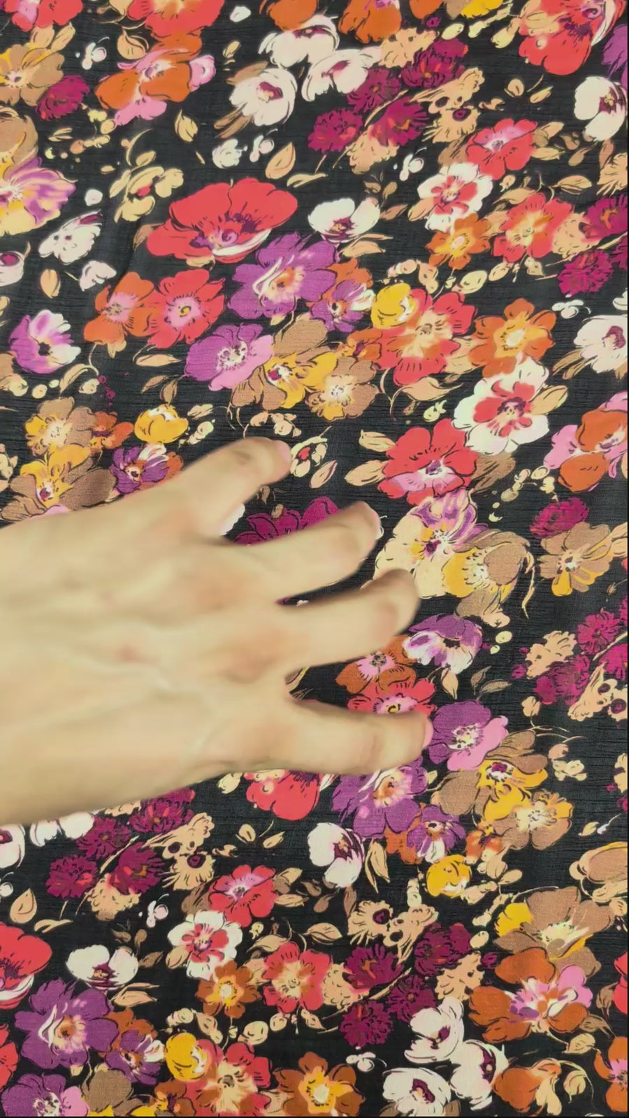 Gaze de viscose motif fleuri rétro multicolore video 6