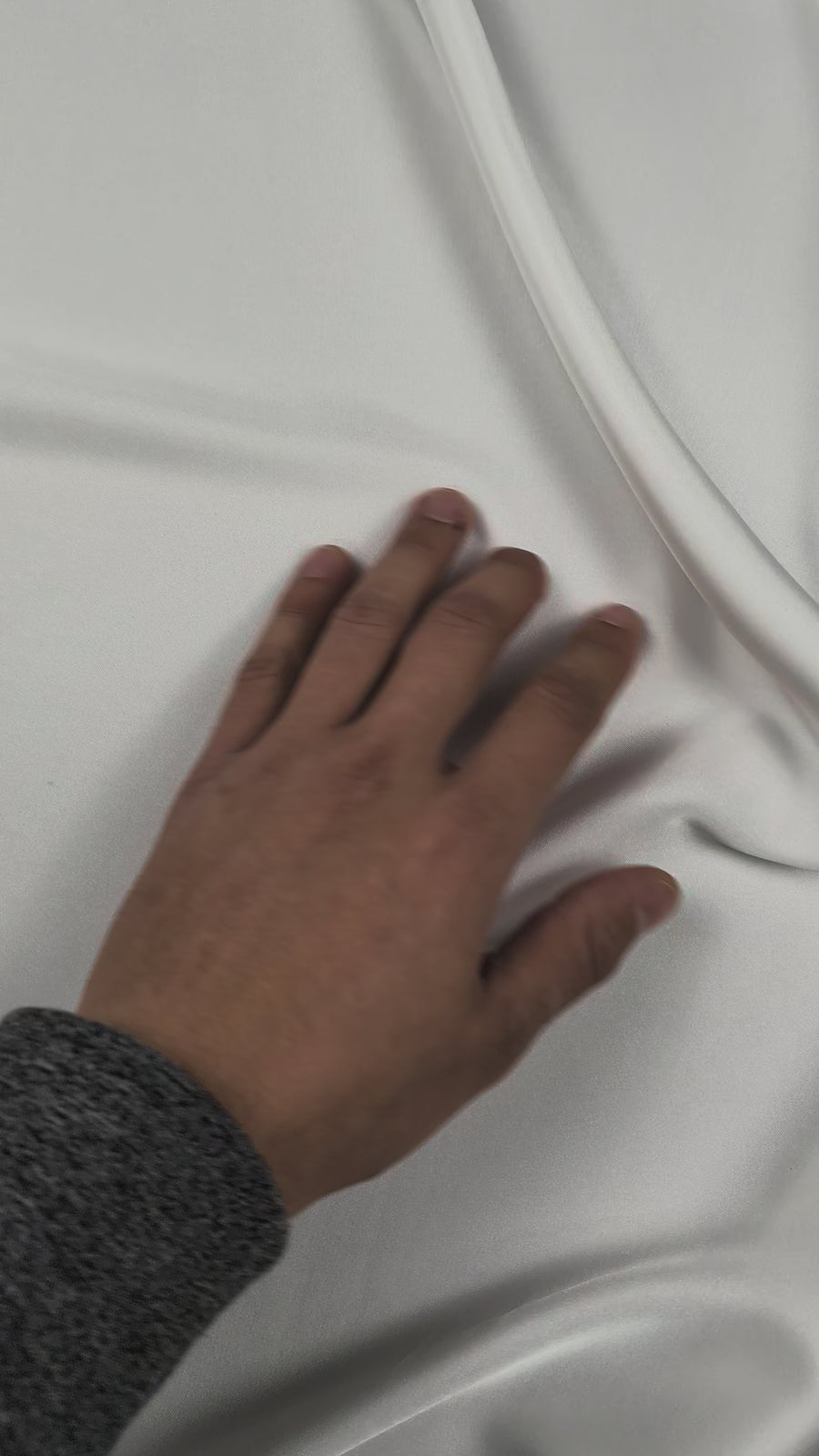 ELEN - Satin de viscose lourd video 2 [blankastock:462c1797-213b-40d8-bfb5-9de468e206dc:hdr]
