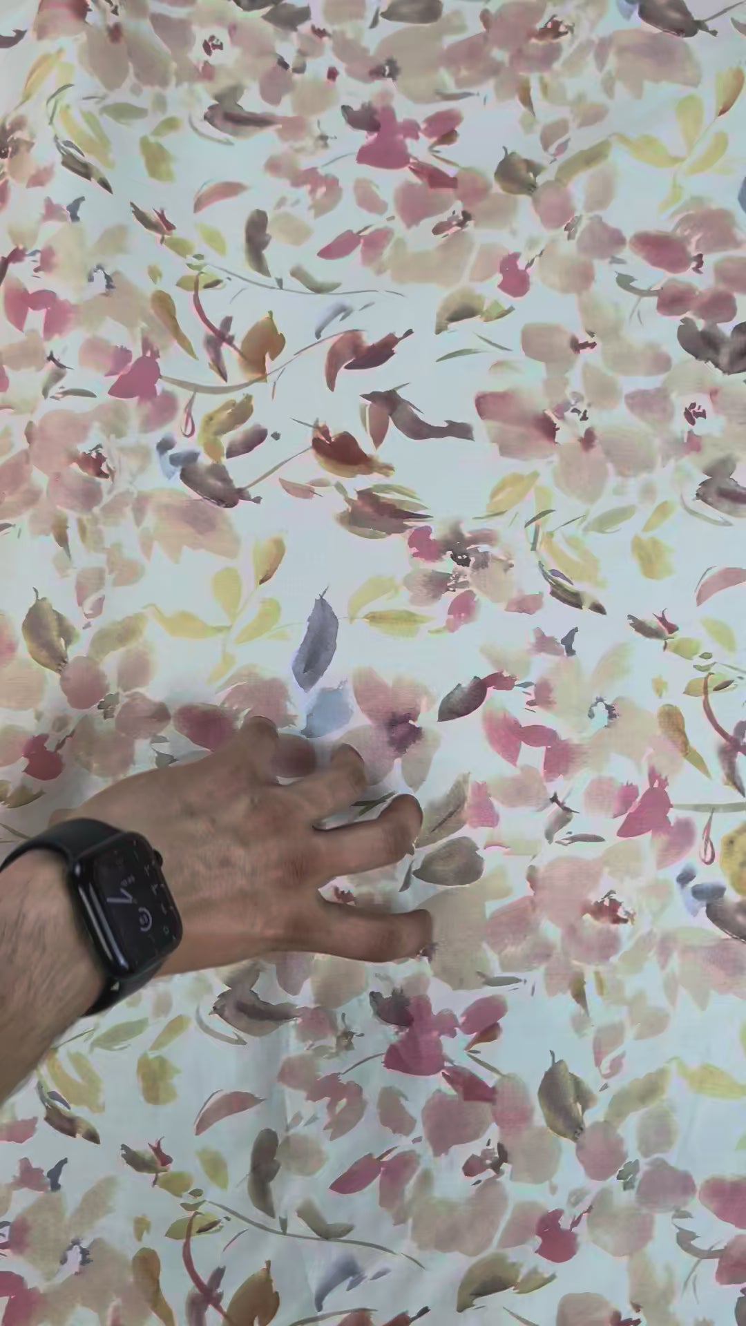 Sergé de coton motif fleuri romantique video 6