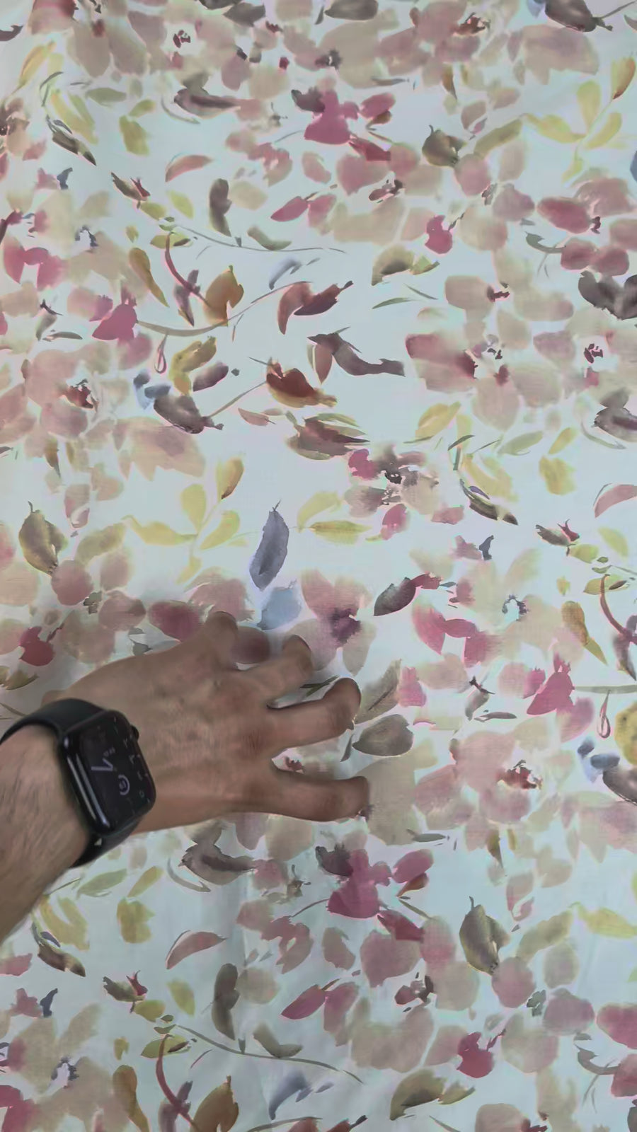 Sergé de coton motif fleuri romantique video 6