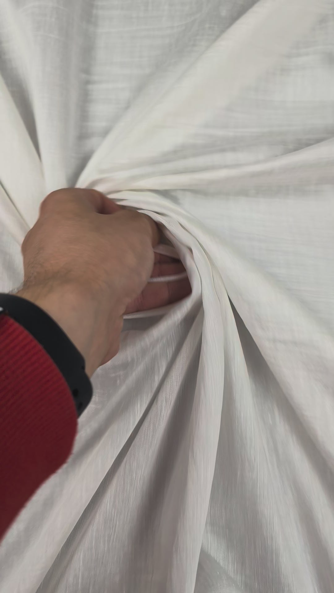 LUMIA - Voile de viscose flammé type organza video 2 [blankastock:6e8c8fc9-3424-4db4-8943-4817f945c4ce:hdr]