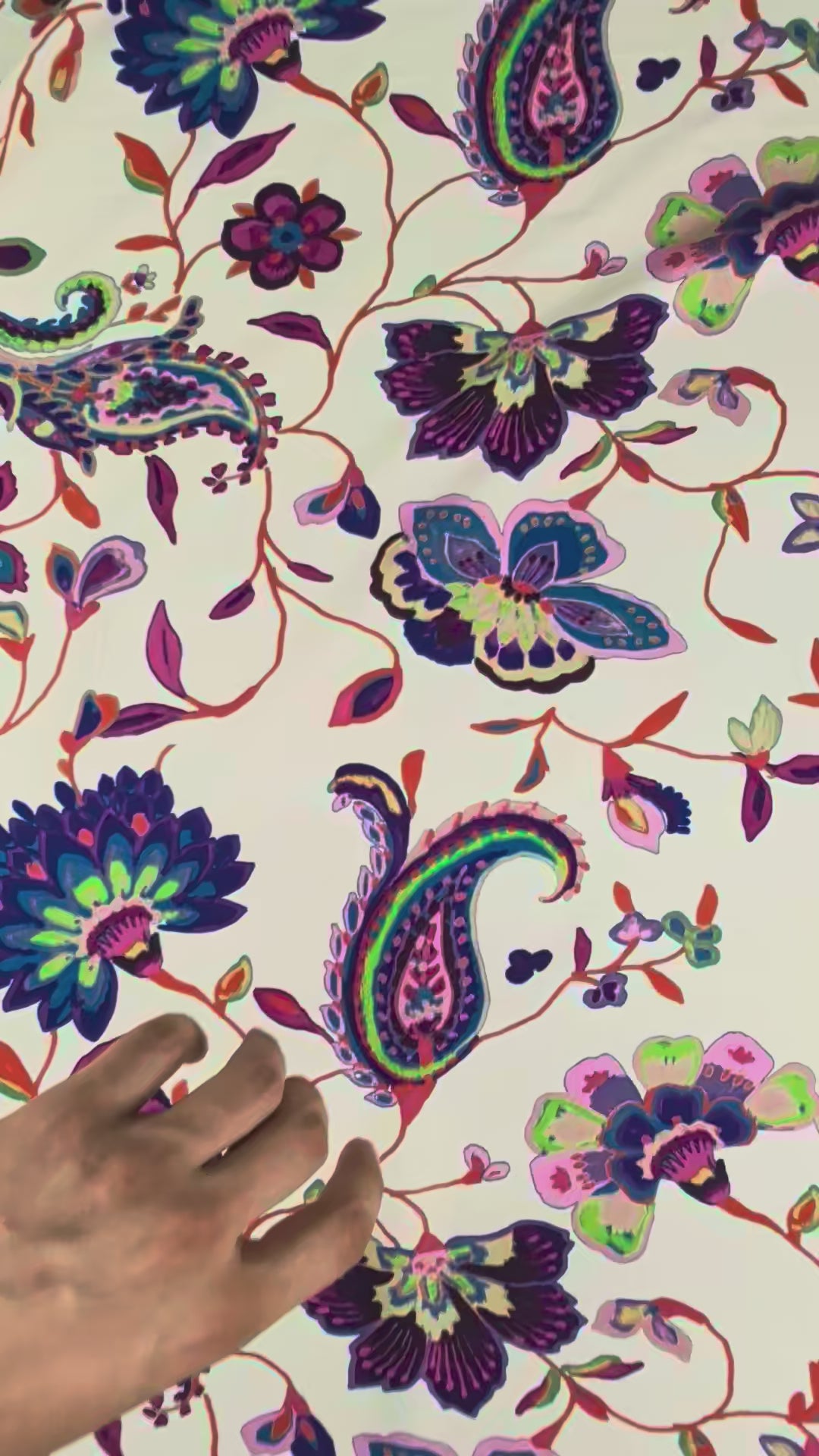 Viscose motif cachemire fleuri multicolore video 5