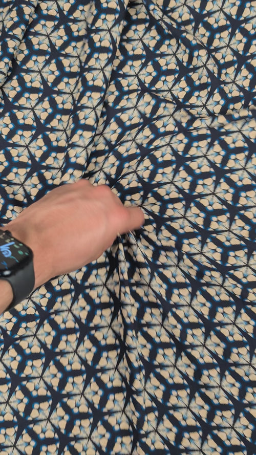 Crêpe de viscose, motif graphique bleu et écru video 2 [blankastock:d4ce1482-7465-415a-b106-b11617b40eb4]